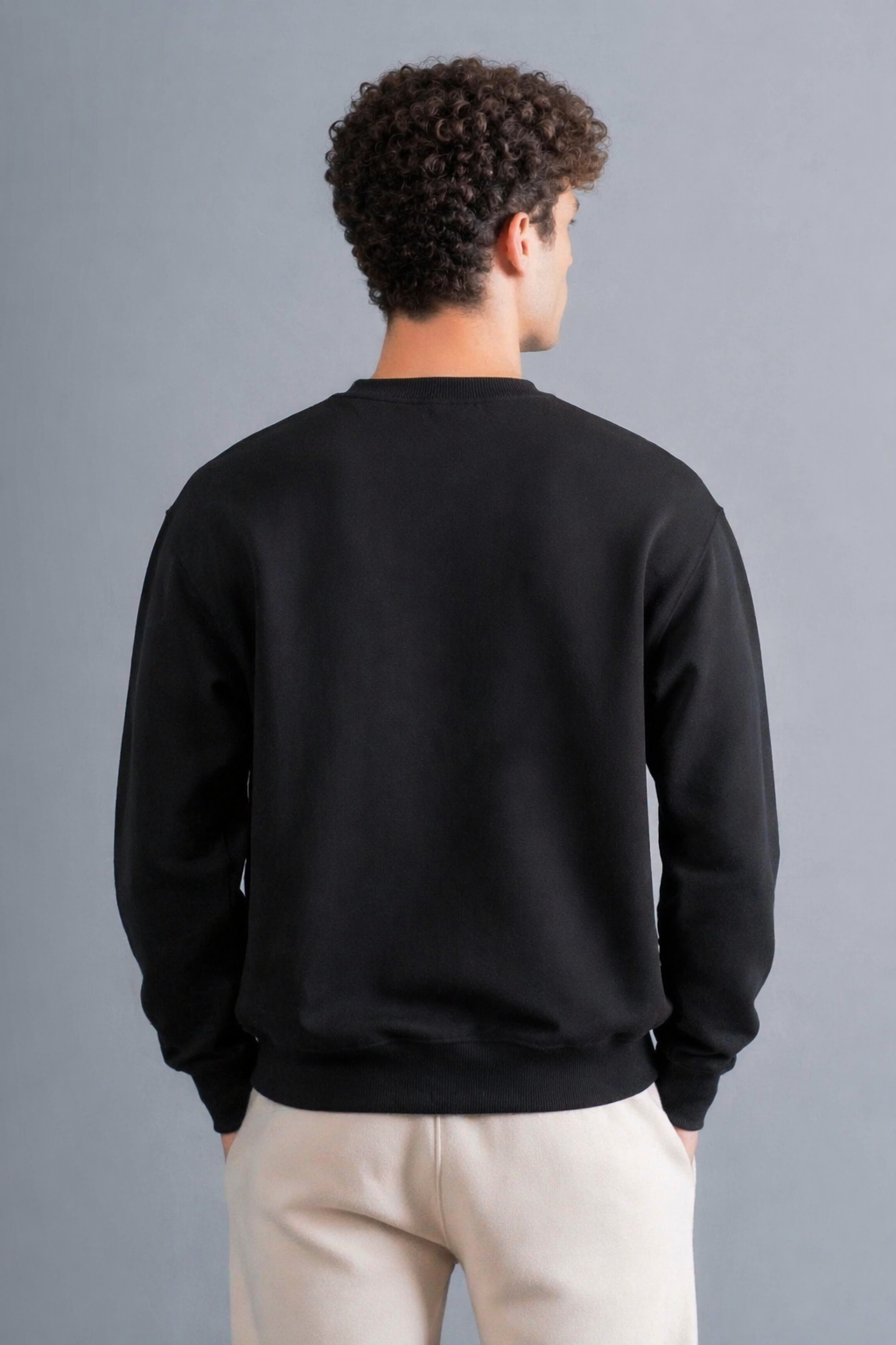 Classic Essential Sweatshirt – Jet Black